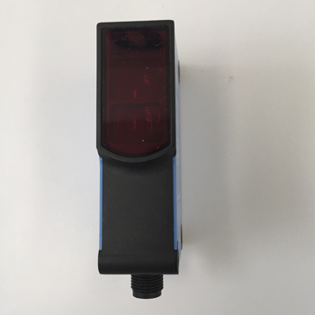 Sensor fotoeléctrico réflex W27, rango hasta 15m, luz roja visible, PNP complementario, M12 4 Pin, IP69K